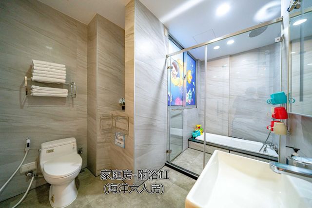 Tainan Fun Family Slide Elevator Bed and Breakfast | Near Chihkan Tower, Family Room with Slide-Ocean Family Room for 6-4