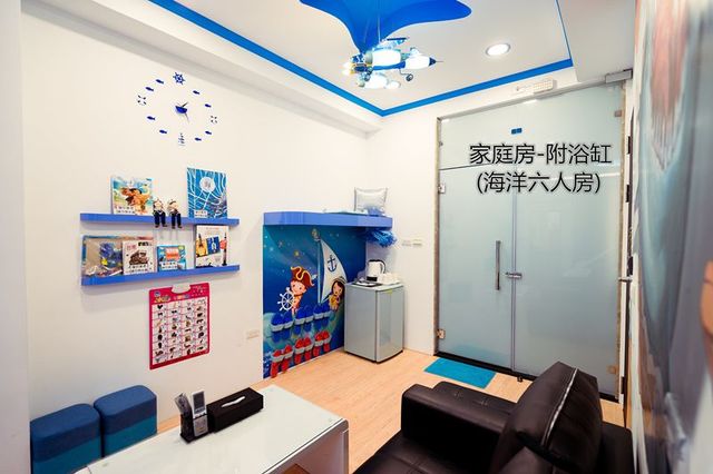 Tainan Fun Family Slide Elevator Bed and Breakfast | Near Chihkan Tower, Family Room with Slide-Ocean Family Room for 6-7