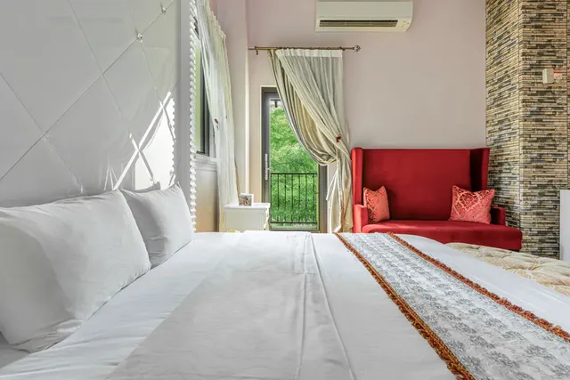 Happiness Pass On-Double Room with Balcony-6