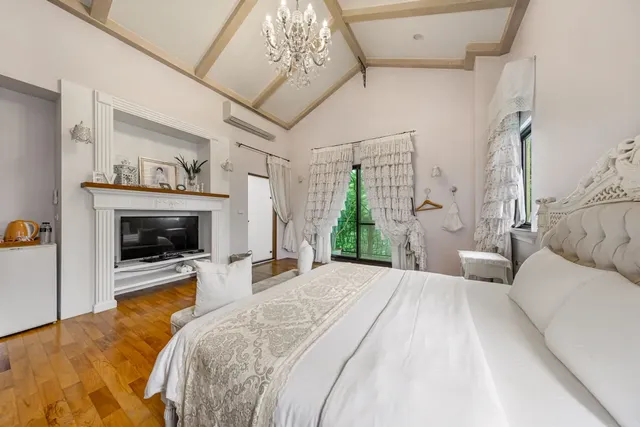 Happiness Pass On-Double Room with Balcony-12