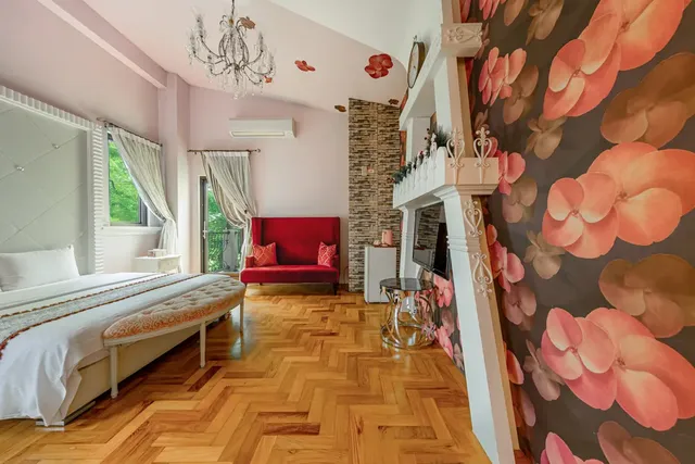 Happiness Pass On-Double Room with Balcony-4