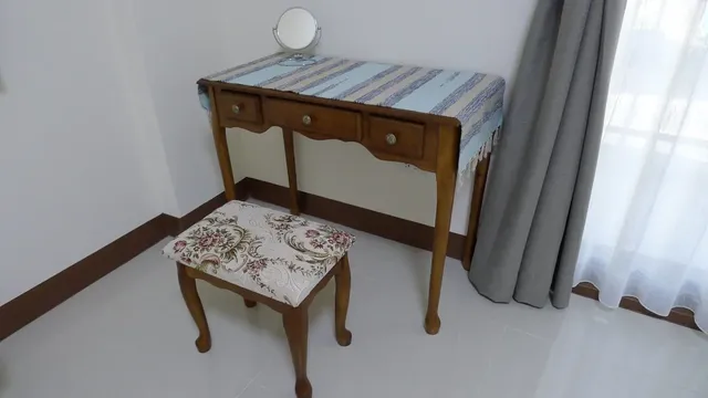 同型梳妝桌一組