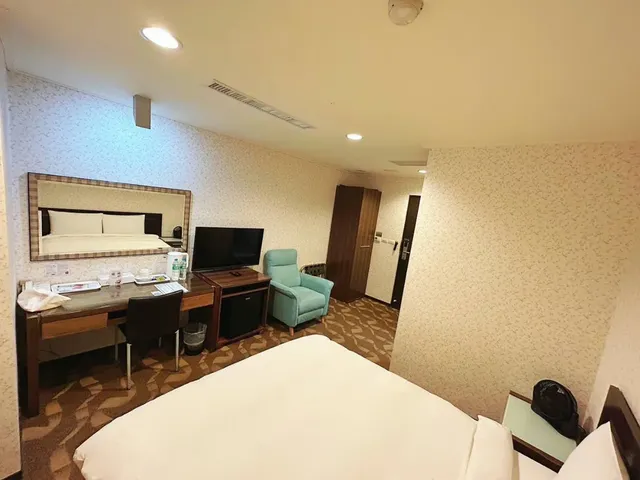 信然文旅-首學｜緊鄰台南海安路商圈/神農街-標準雙人房｜附浴缸-2