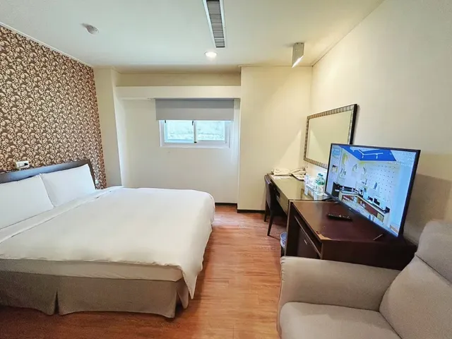 信然文旅-首學｜緊鄰台南海安路商圈/神農街-標準雙人房｜附浴缸-1