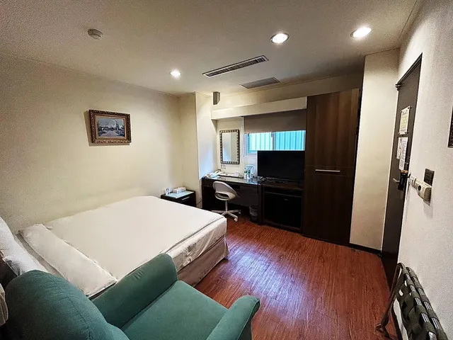信然文旅-首學｜緊鄰台南海安路商圈/神農街-標準雙人房｜附浴缸-3