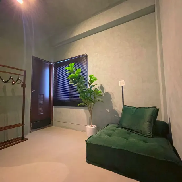 台南包棟譅宿｜6-12人包棟、網美露臺/電麻/KTV/遊戲區、近台南國華街-6-12人小資包棟｜電動麻將｜影音歡唱｜網美露臺｜質感美學｜侘寂風-10
