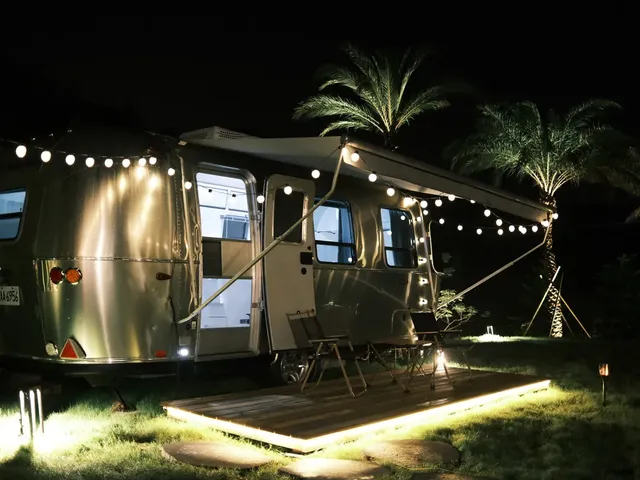 山Chill｜豪華星球帳、露營車一泊四食+體驗-【露營車】Airsteam露營車-1