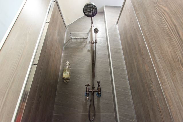 三樓 共用浴廁 3F shared bathroom