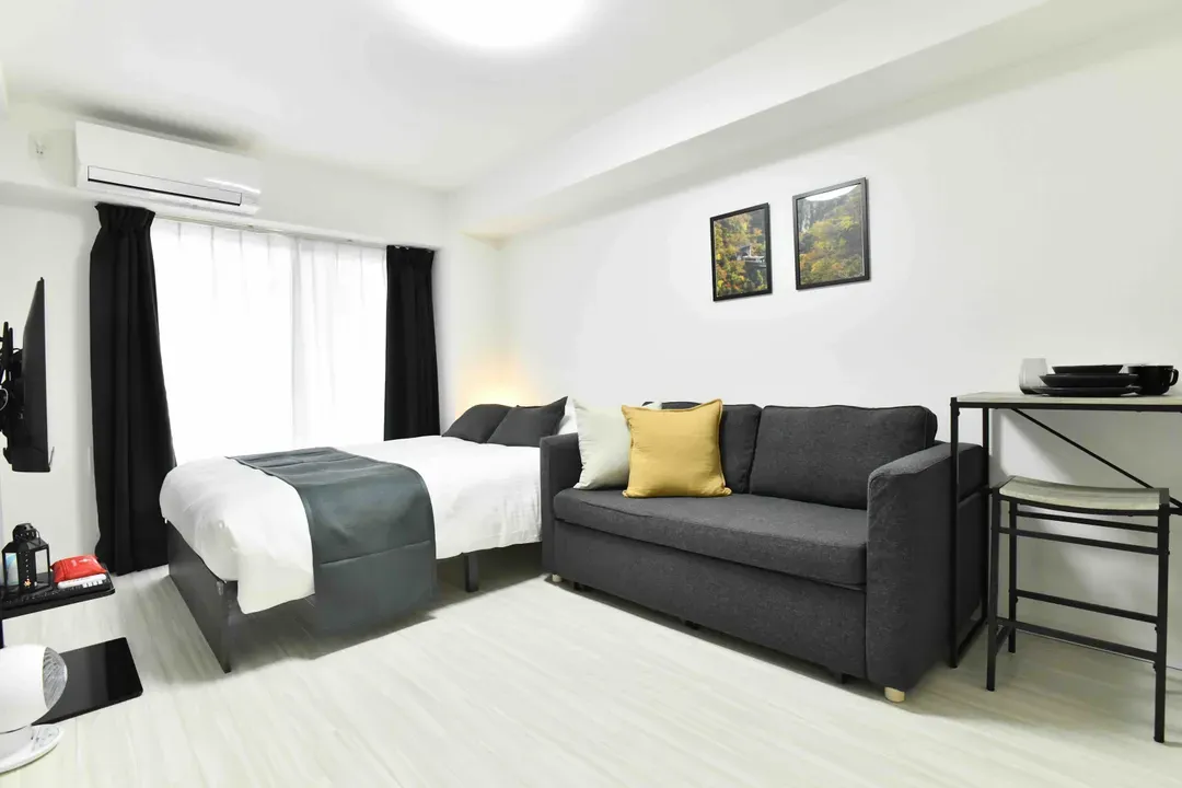 Cozy Apartment in Osaka’s Vibrant Naniwa District, 6-min walk from Sta., 1-4ppl, 40-in TV with Netflix