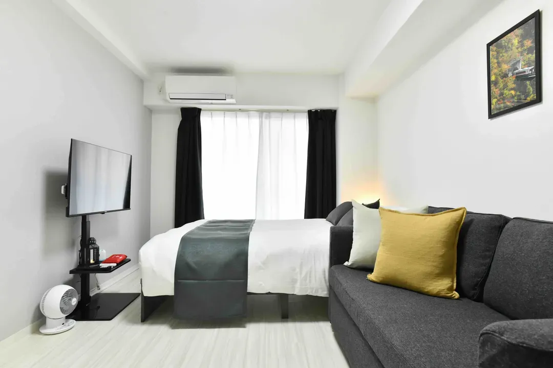 Cozy Apartment in Osaka’s Vibrant Naniwa District, 6-min walk from Sta., 1-4ppl, 40-in TV with Netflix