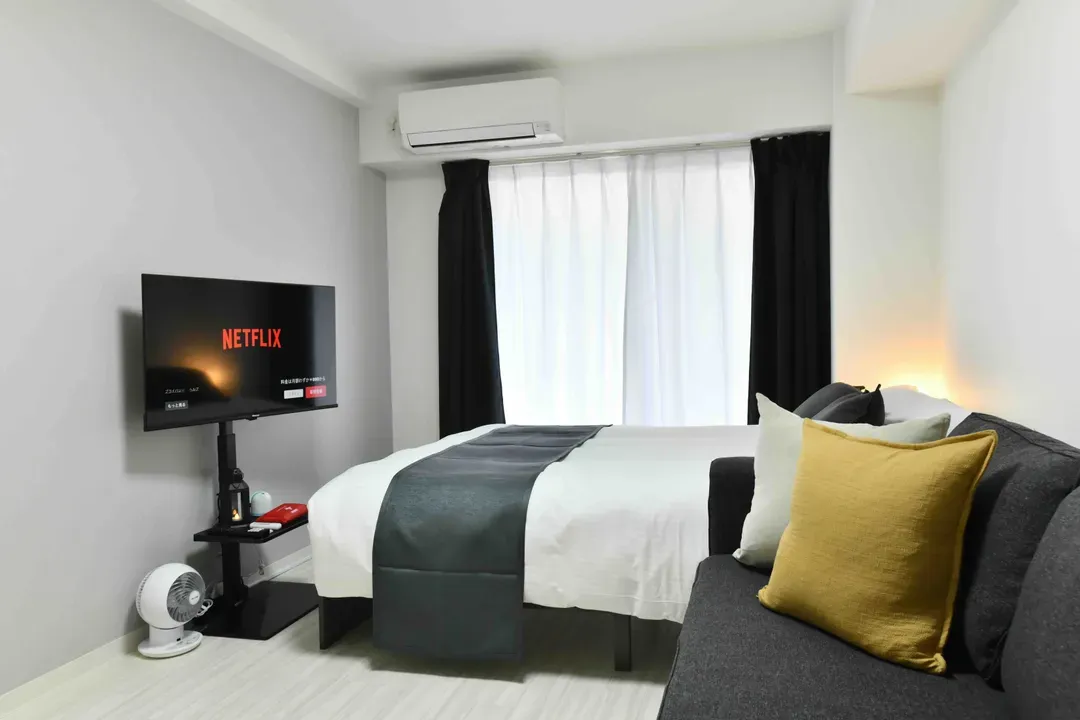 Cozy Apartment in Osaka’s Vibrant Naniwa District, 6-min walk from Sta., 1-4ppl, 40-in TV with Netflix