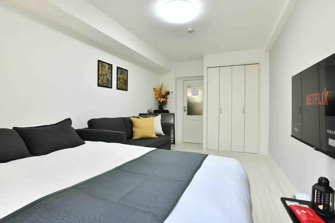 Cozy Apartment in Osaka’s Vibrant Naniwa District, 6-min walk from Sta., 1-4ppl, 40-in TV with Netflix