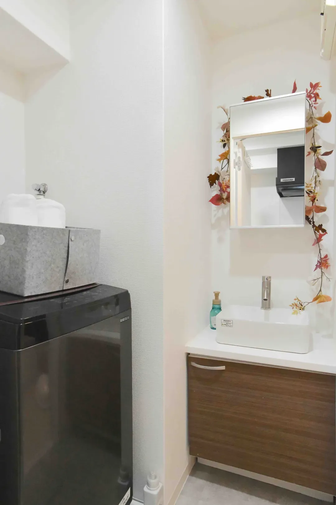 Cozy Apartment in Osaka’s Vibrant Naniwa District, 6-min walk from Sta., 1-4ppl, 40-in TV with Netflix