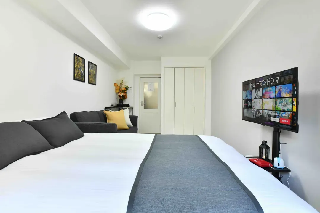 Cozy Apartment in Osaka’s Vibrant Naniwa District, 6-min walk from Sta., 1-4ppl, 40-in TV with Netflix