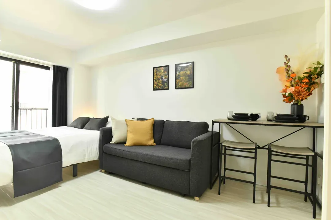 Cozy Apartment in Osaka’s Vibrant Naniwa District, 6-min walk from Sta., 1-4ppl, 40-in TV with Netflix