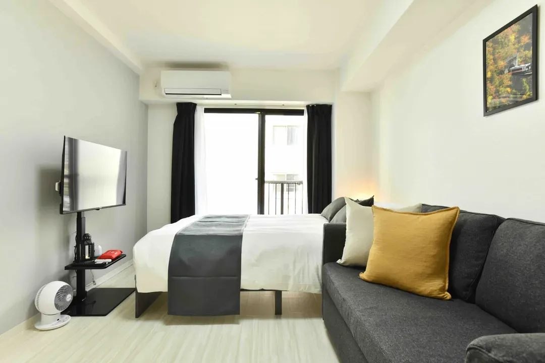 Cozy Apartment in Osaka’s Vibrant Naniwa District, 6-min walk from Sta., 1-4ppl, 40-in TV with Netflix