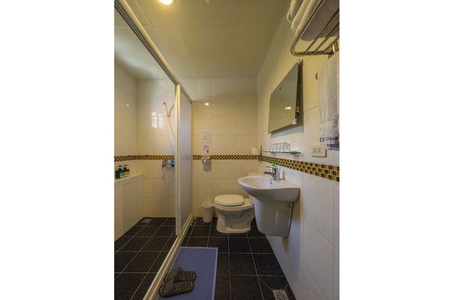 Apato Cityhome Hostel-Warm family room-10