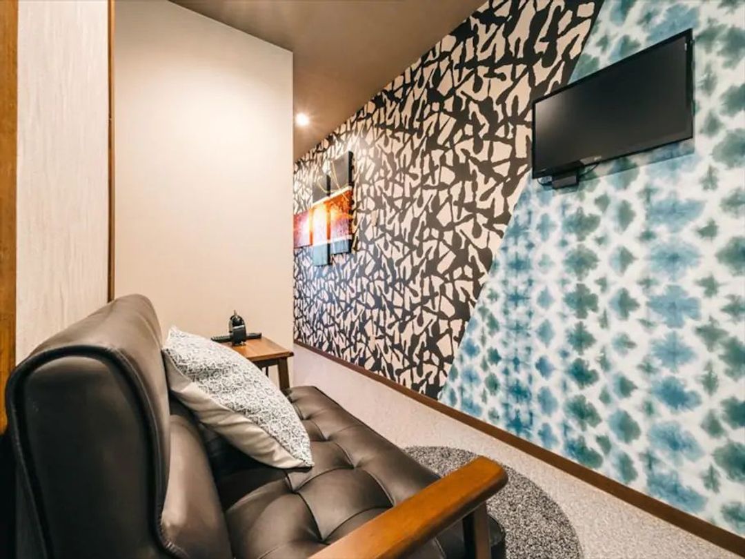 Direct to Shinsaibashi, Umeda, USJ / 800m to Kyobashi Station / Wi-Fi / Max 8