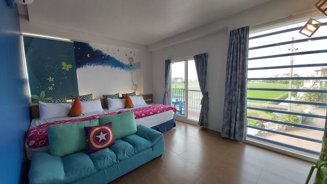 Super affordable B&B Style Pavilion-Picking up the stars and four people-3