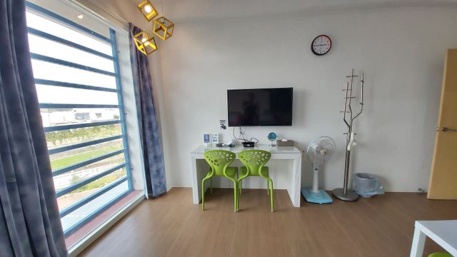 Super affordable B&B Style Pavilion-Picking up the stars and four people-5