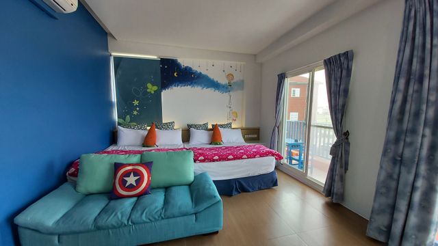 Super affordable B&B Style Pavilion-Picking up the stars and four people-4