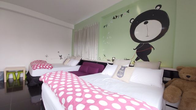 Super affordable B&B Style Pavilion-Black and white quadruple room-5