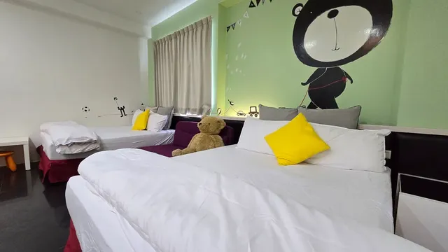 Super affordable B&B Style Pavilion-Black and white quadruple room-14