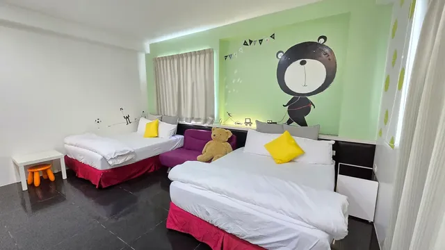 Super affordable B&B Style Pavilion-Black and white quadruple room-13