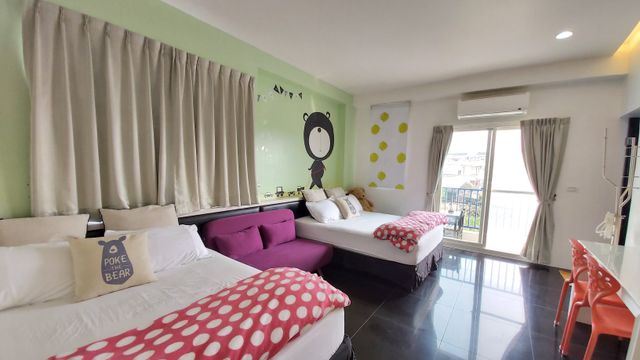 Super affordable B&B Style Pavilion-Black and white quadruple room-2