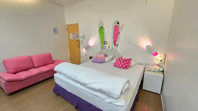Super affordable B&B Style Pavilion-Peek cat double room-13