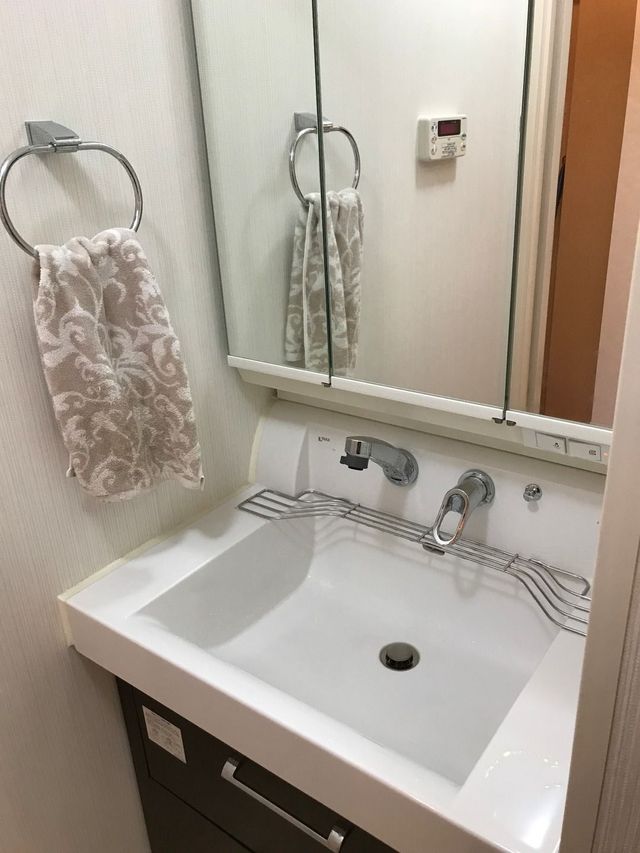 1F washroom