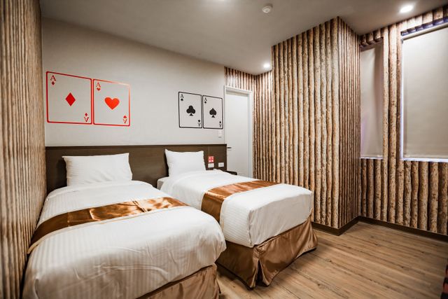 撲克商旅-豪華雙床房-2