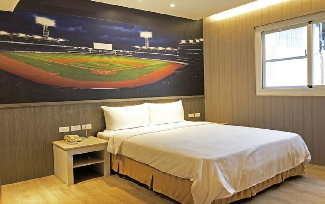 Leyi Wenlv - Liuhe Night Market Baseball Stadium