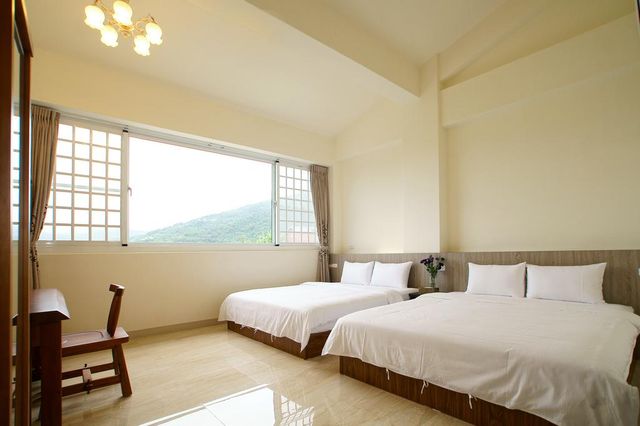 Happiness Light House-101 quadruple room-1
