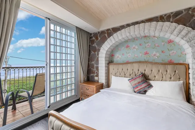 Southern France-Deluxe Double Room with Balcony and Sea View_203.303-1