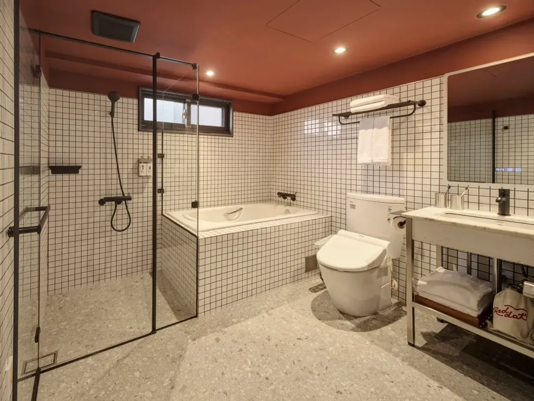 RedDot Hotel