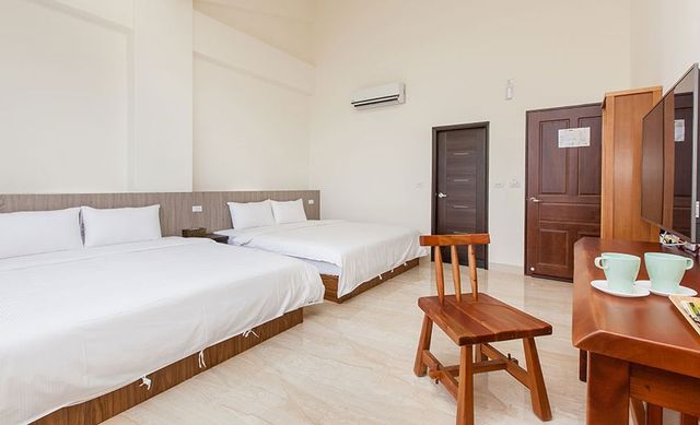 Happiness Light House-202 four person room-3