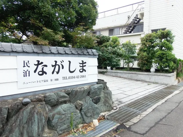 長良川堤防の下道側入口　車でそのままお入りください