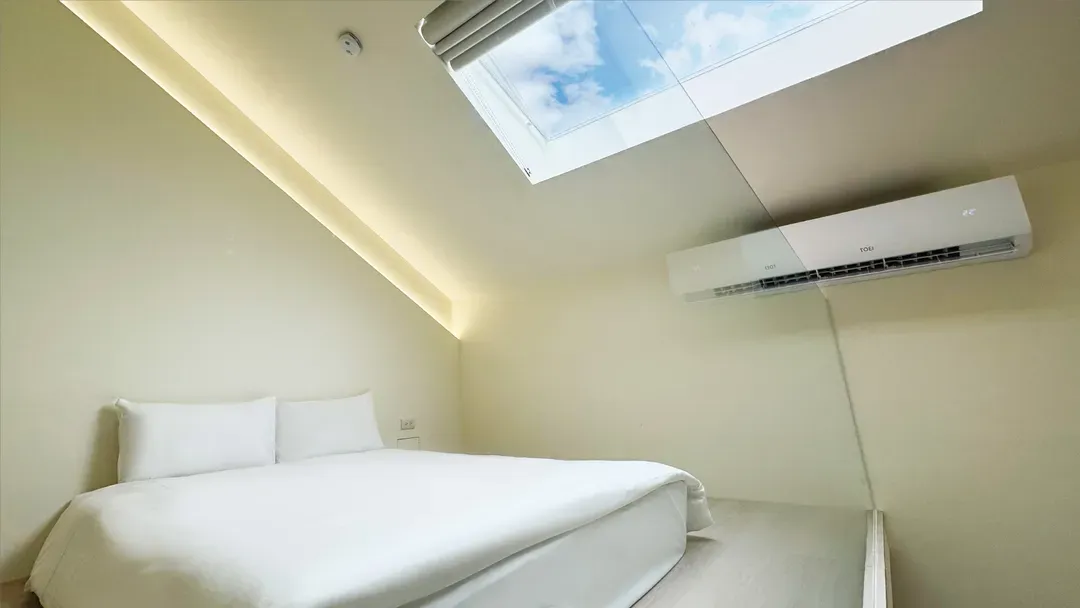 龍潭湖居