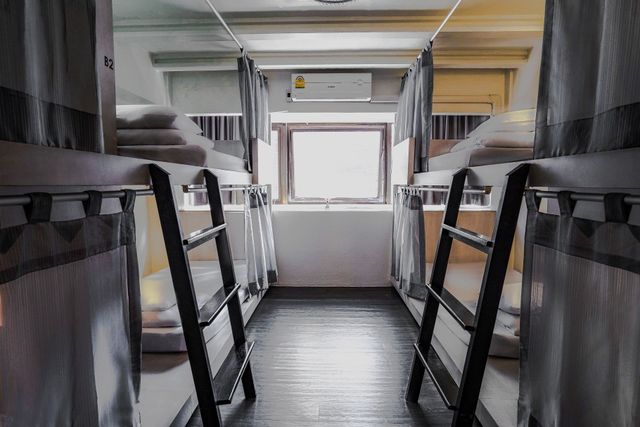 3HOWw Hostel Sukhumvit21-10-bed mixed dormitory room-1