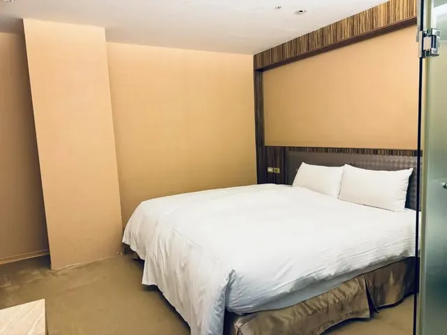 友愛京賞國際大飯店-標準雙人房(無窗)-3