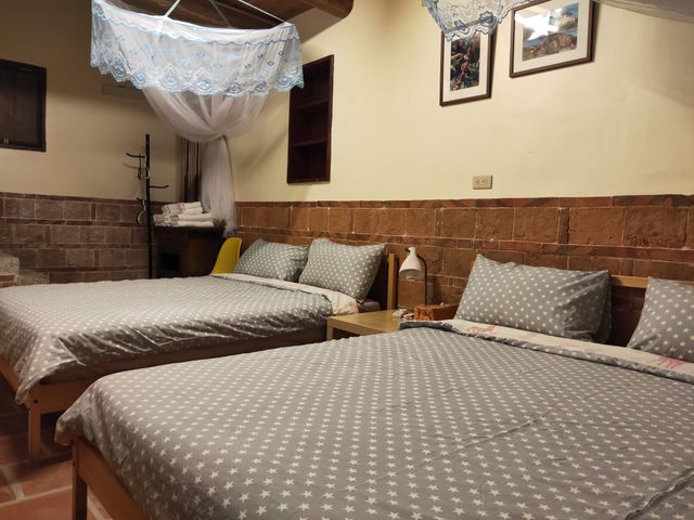Pearl B & B-Family room-5