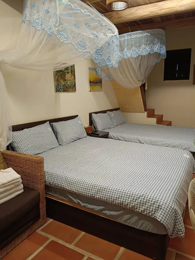 Pearl B & B-Family room-6