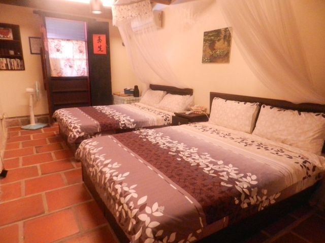Pearl B & B-Family room-3
