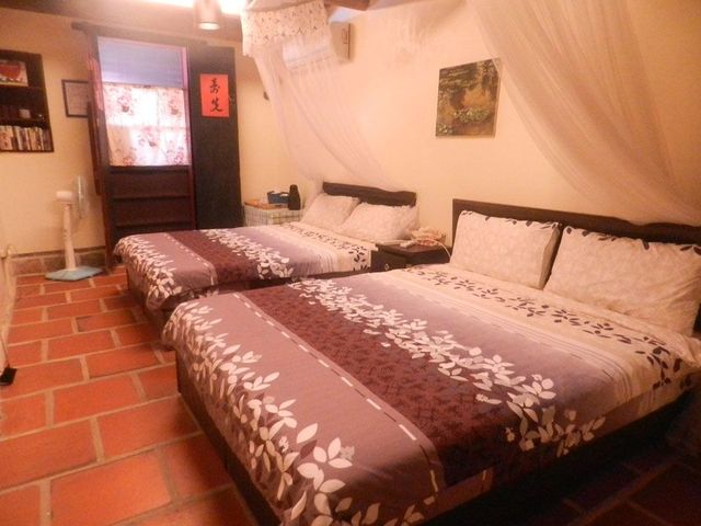 Pearl B & B-Family room-1
