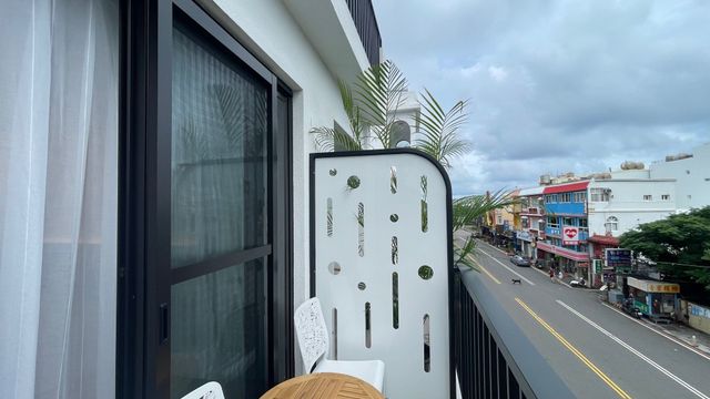 海的墾丁旅店 (Ocean KT Inn)-高級街景雙人房－附陽台-11