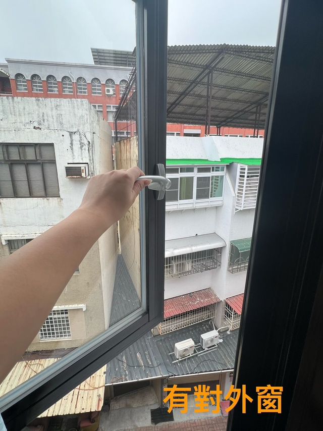 愛樂-黑貓館｜緊鄰大東夜市-401海底世界2~4人套房(可加床)(自助入住，請一定要加賴以取得入住步驟）-8