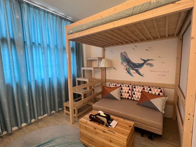 愛樂-黑貓館｜緊鄰大東夜市-401海底世界2~4人套房(可加床)(自助入住，請一定要加賴以取得入住步驟）-1