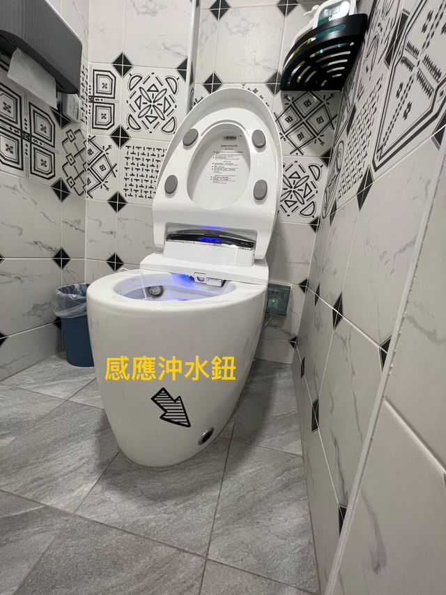 愛樂-黑貓館｜緊鄰大東夜市-401海底世界2~4人套房(可加床)(自助入住，請一定要加賴以取得入住步驟）-14