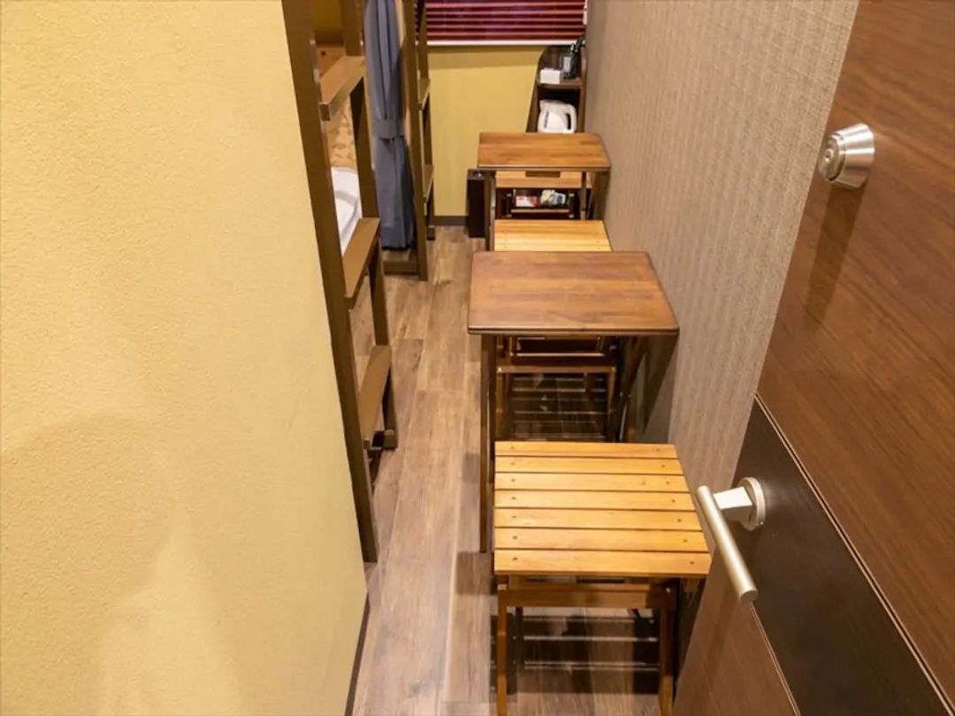 Haneda 2km / 5min by car / 7min by train / Private bedroom / Wi-Fi / Convenient transport / Late-night & early-morning departures